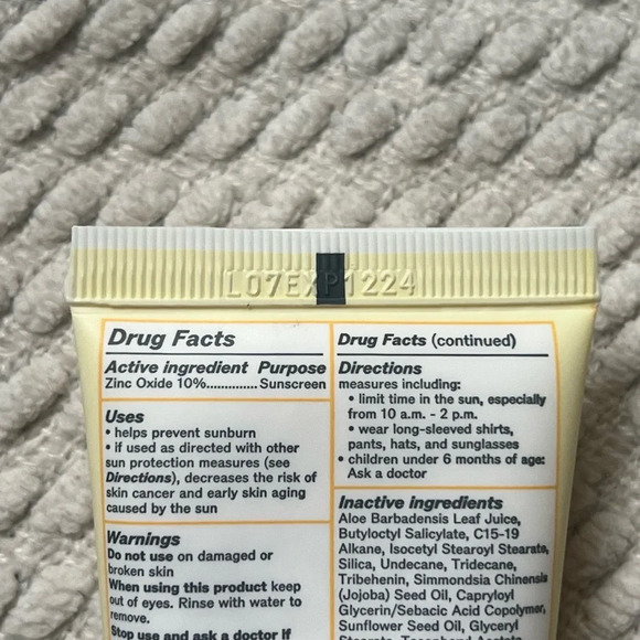 ๐คNew LilyAna Daily Sunscreen SPF 30๐ค - Picture 7 of 7